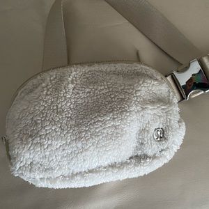 Lululemon Everywhere Belt Bag